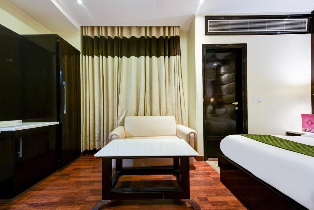 Hotel Geet Deluxe