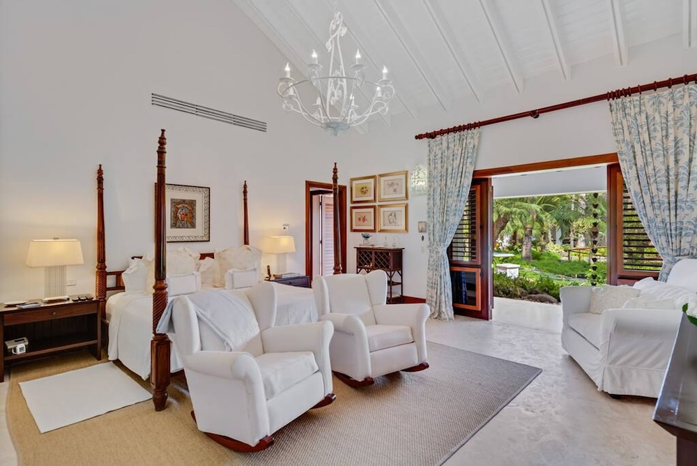 Magnificent Eight Bedroom Holiday Home