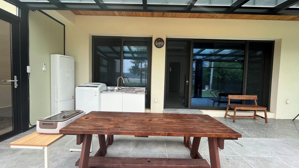 Sea & You pool villa pension