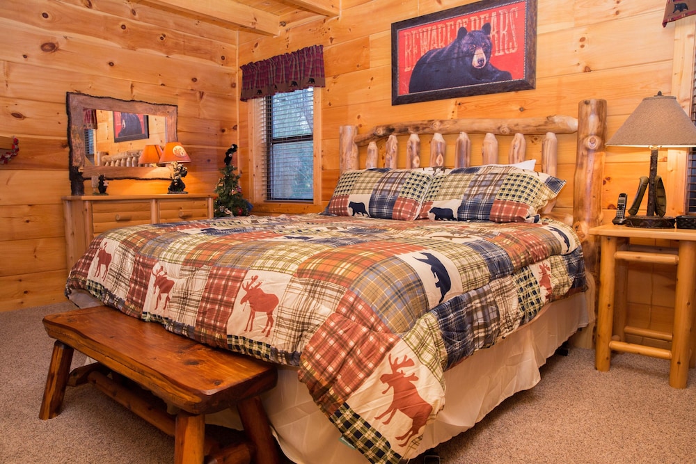 Cub Creek Lodge - Three Bedroom Cabin view 5