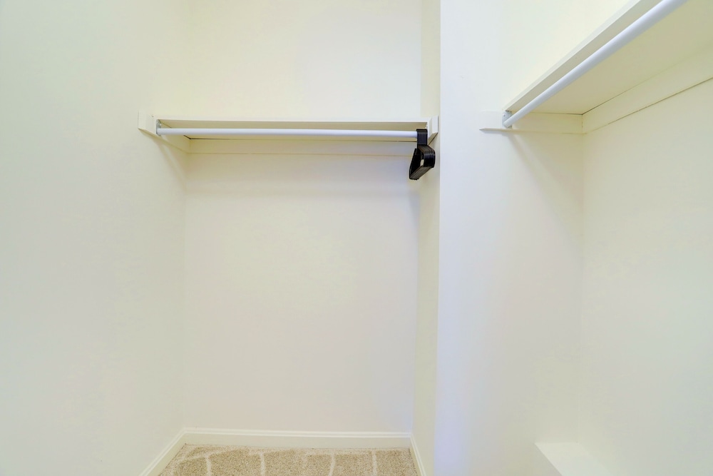 DC Airport Metroline Apartments