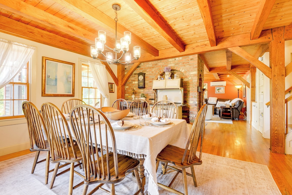 10 Mi to Mt Snow! Grand Estate Built to Entertain