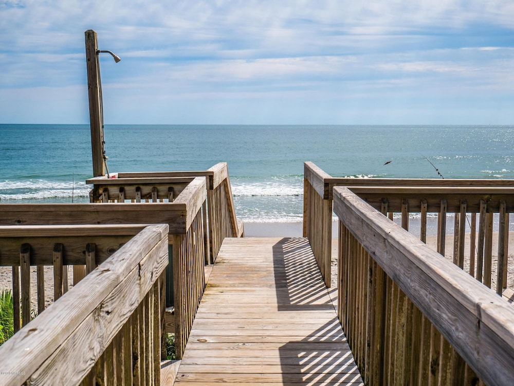 Queens Grant by Topsail Realty