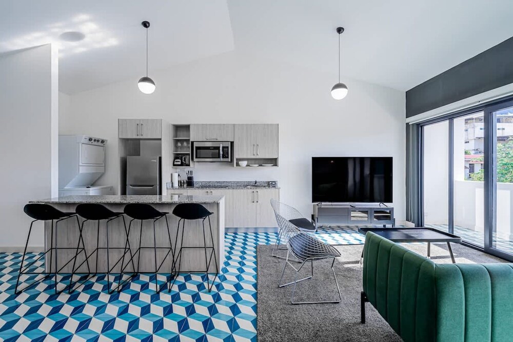 w Amazing 2BR in Santa Ana