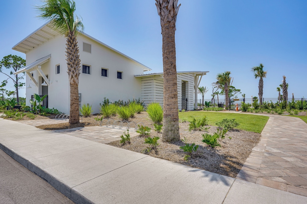 Port St Joe Home: Community Pool, Walk to Beach!
