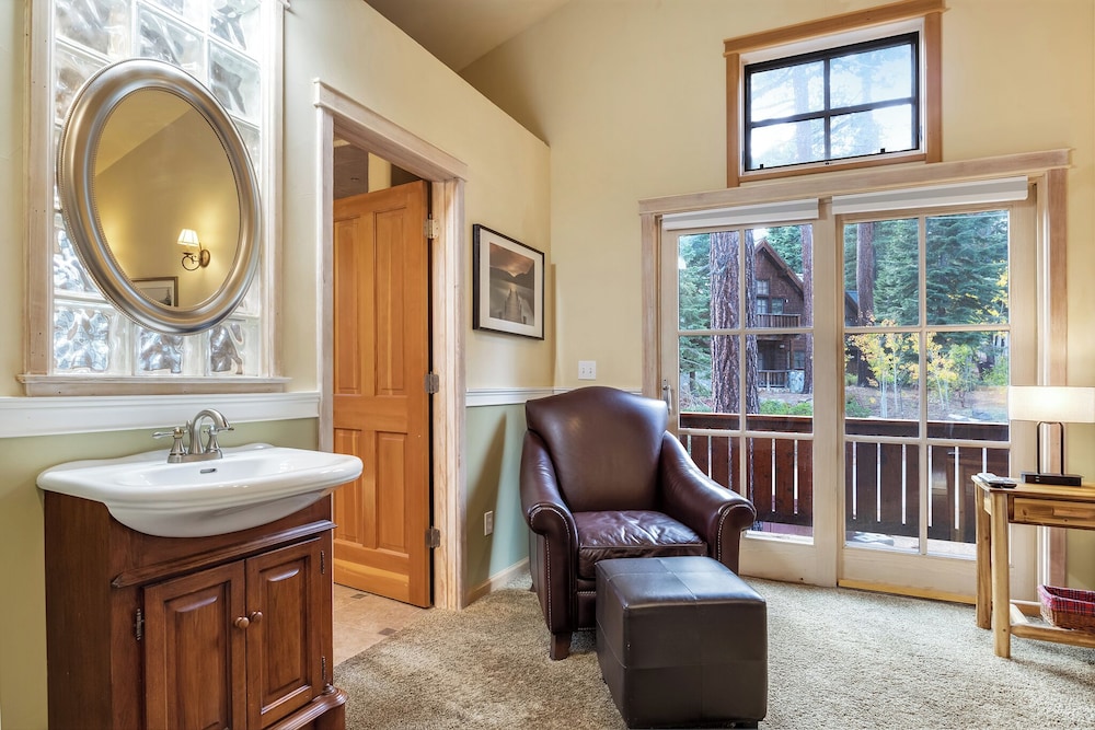 Tahoe Mountain Retreat Sleeps 12!