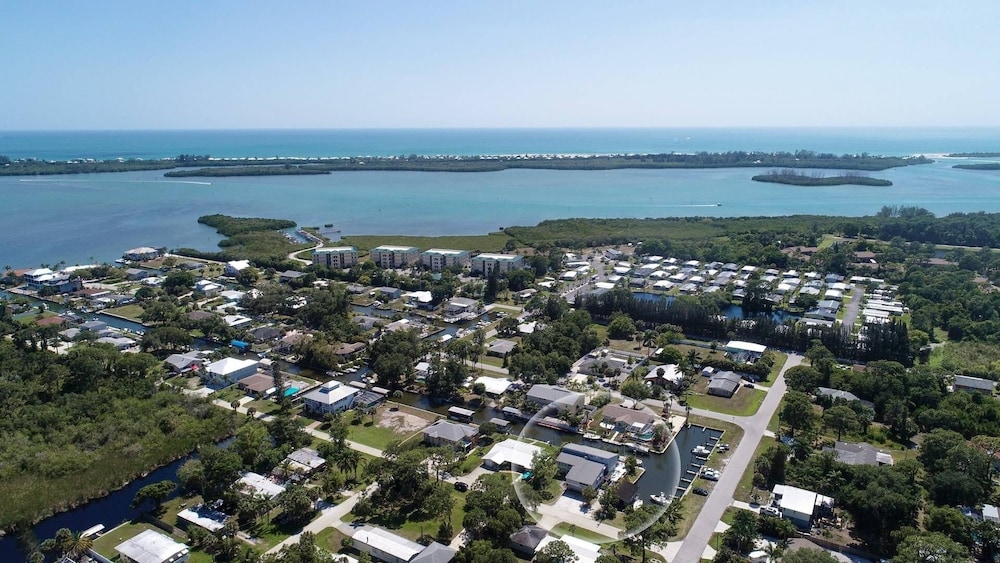 Lemon Bay Waterfront Condo W Patio, 5 Miles To Gulf Beaches 2 Bedroom Condo