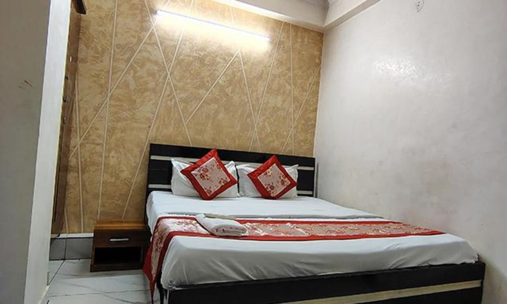 Fabhotel Buland Plaza