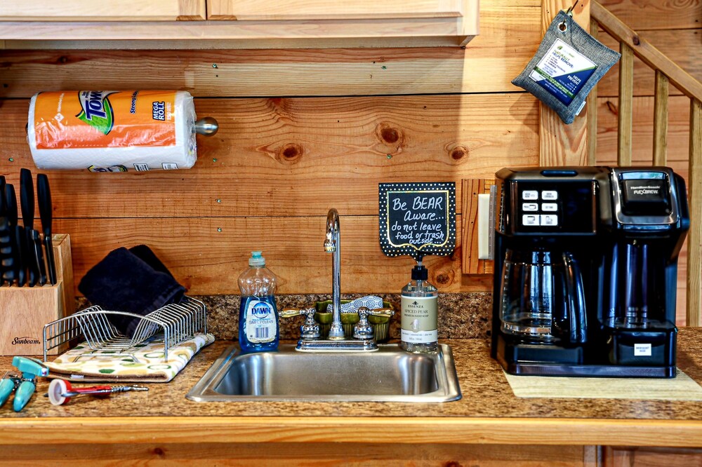 Bear Creek Lodge and Cabins in Helen Ga - Pet Friendly, River on Property, Walking Distance to downtown Helen