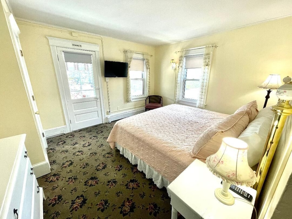 Quaker Inn view 3