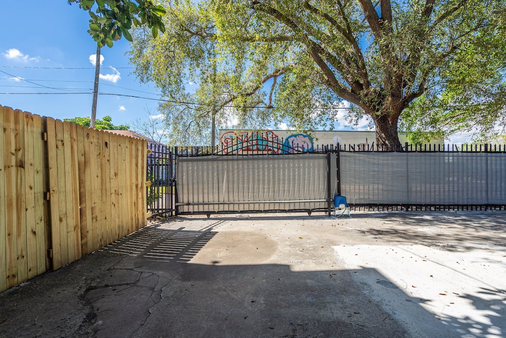 Modern & Cozy 5BD House in Buenavista