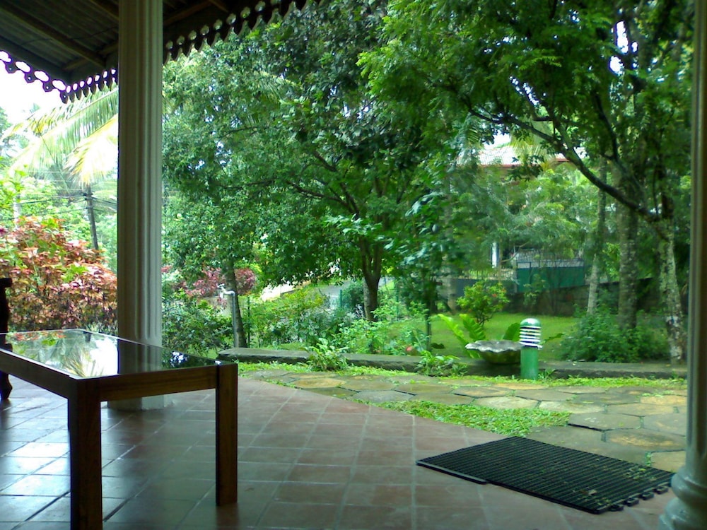 Lanka Villas Holiday Resort