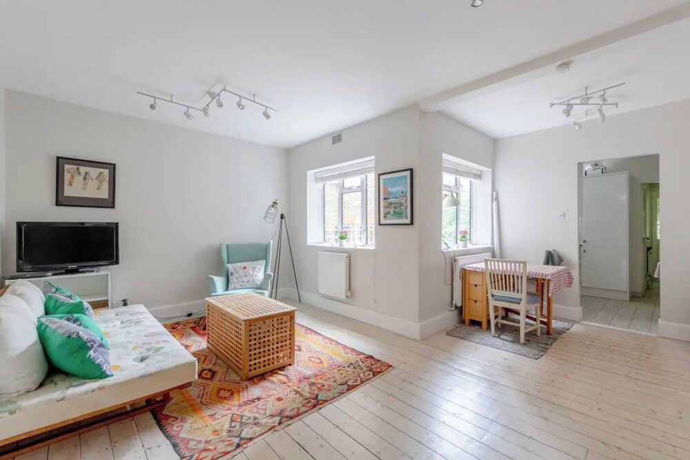 Spacious 1BD Flat With Garden - Hampstead Heath