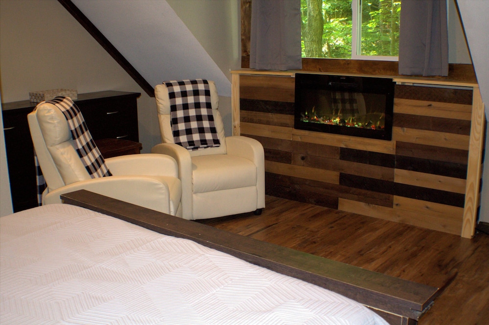 Scenic Solitude 3 Bedroom Cabin