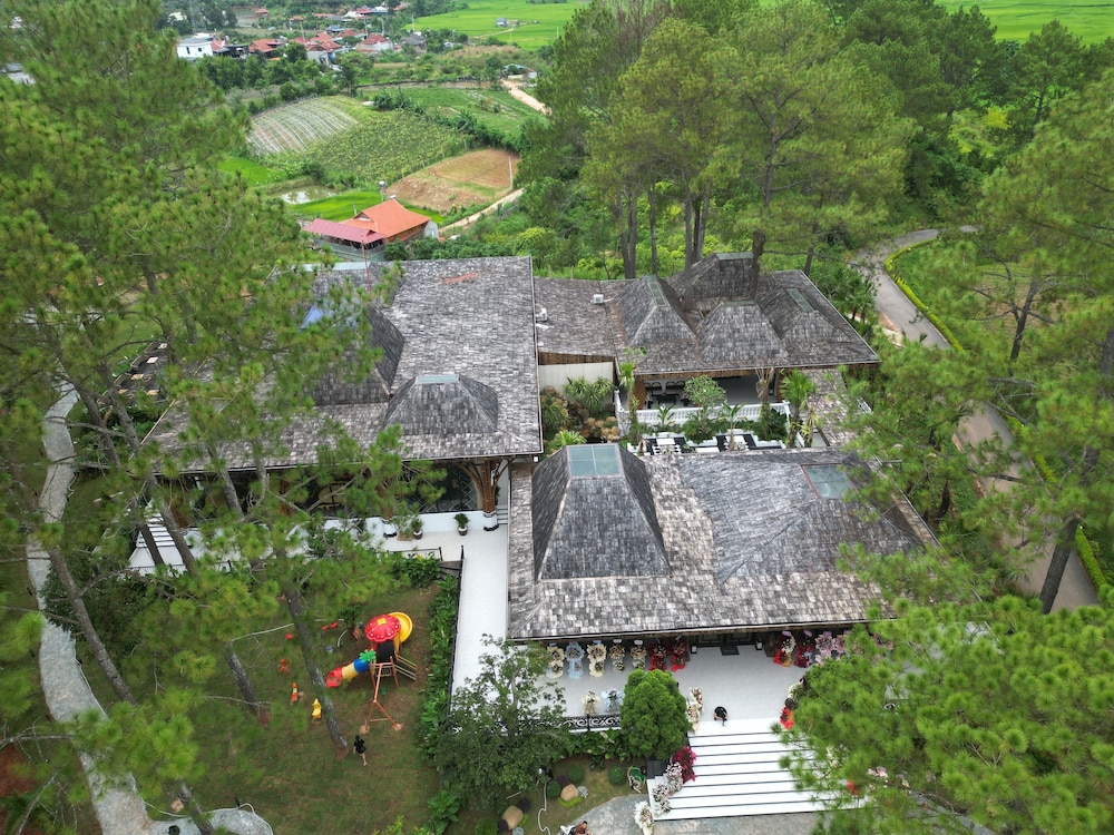 Phoenix Moc Chau Hotel