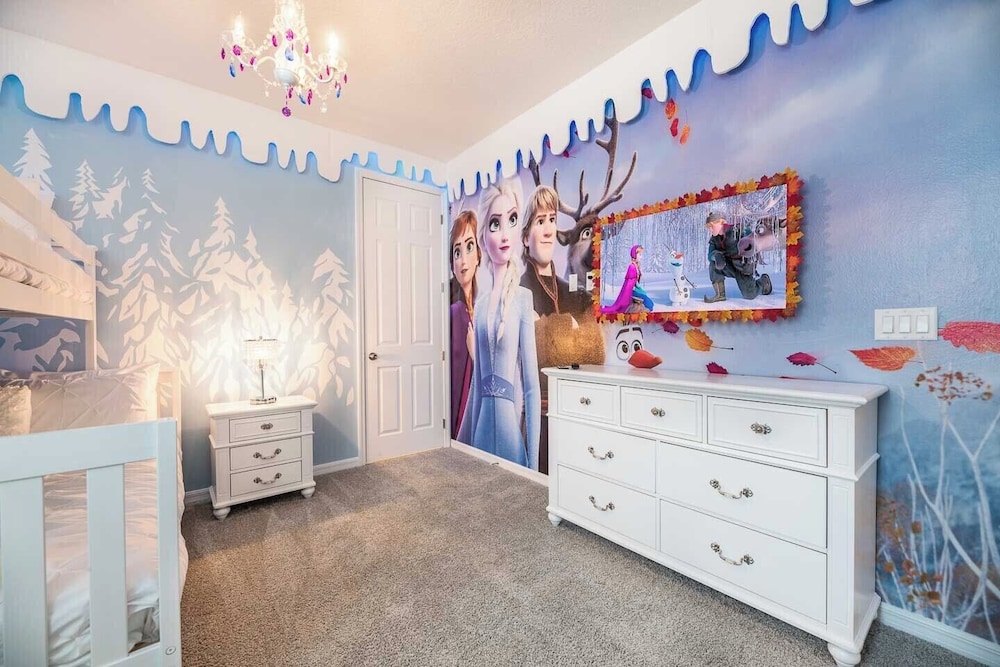 Spacious 9-bedroom Orlando vacation home