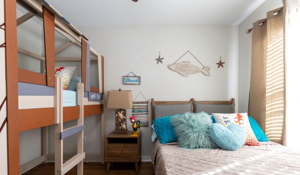 Amazing Family Townhouse Minutes From the Parks