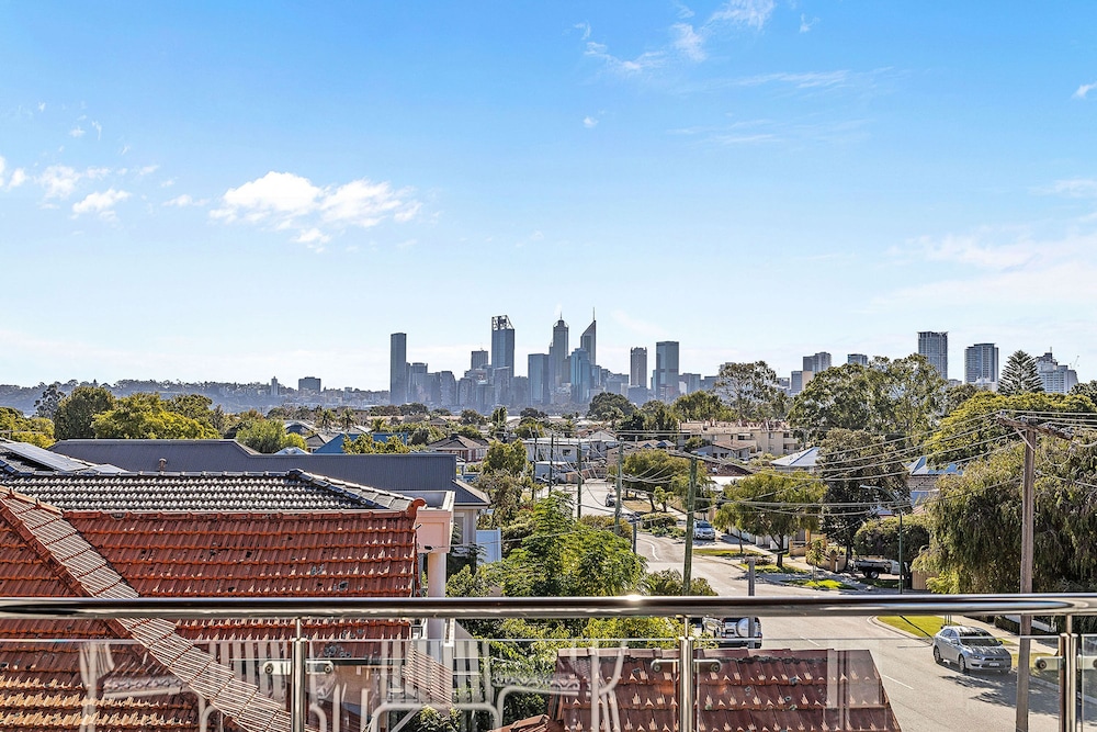 Designer Luxury 3brd - Epic Views - South Perth