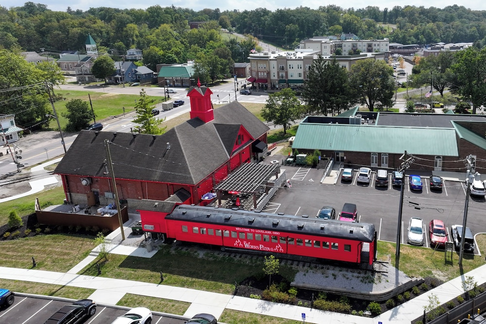 1 Block to Loveland Bike Trail: 'the Frog Man Inn'