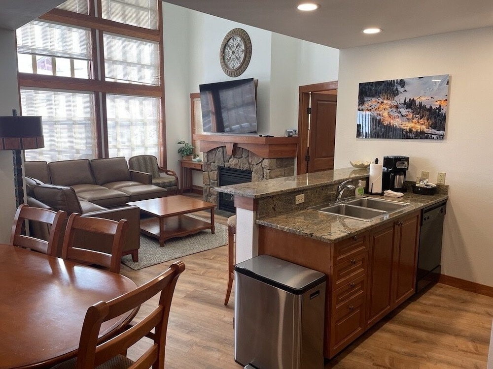 1404 - Two Bedroom Standard Eagle Springs West 2 Condo by RedAwning view 4