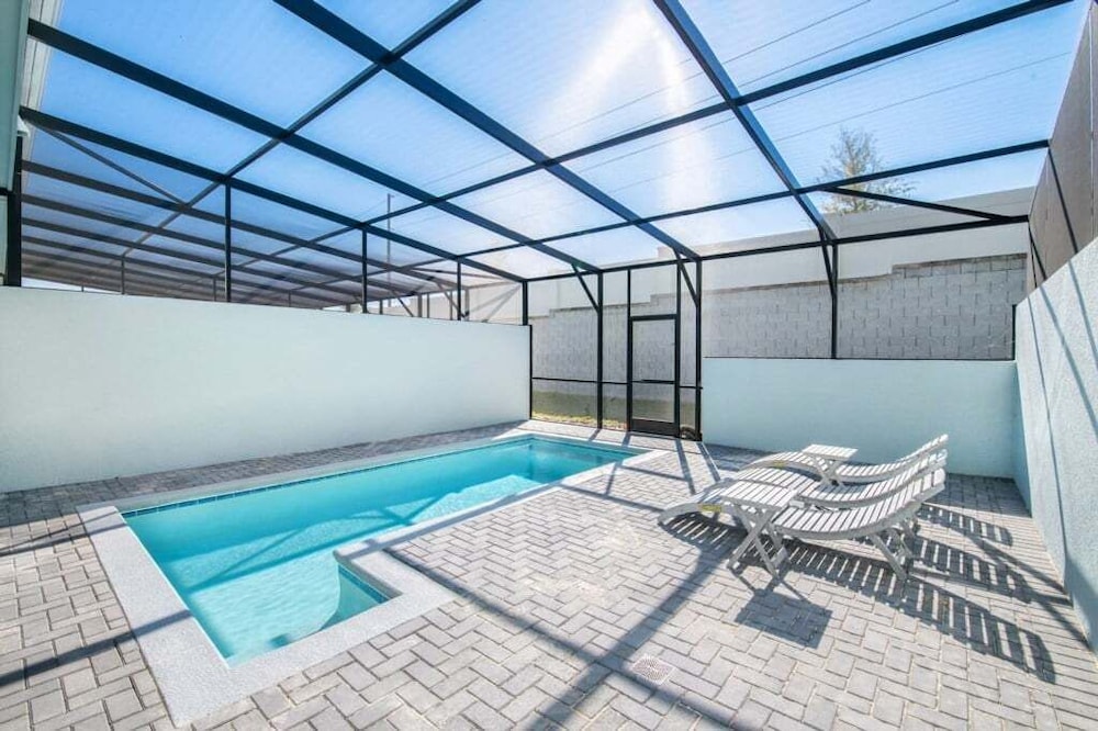 Elegant 5-bedroom Villa w Private Pool Near Disney