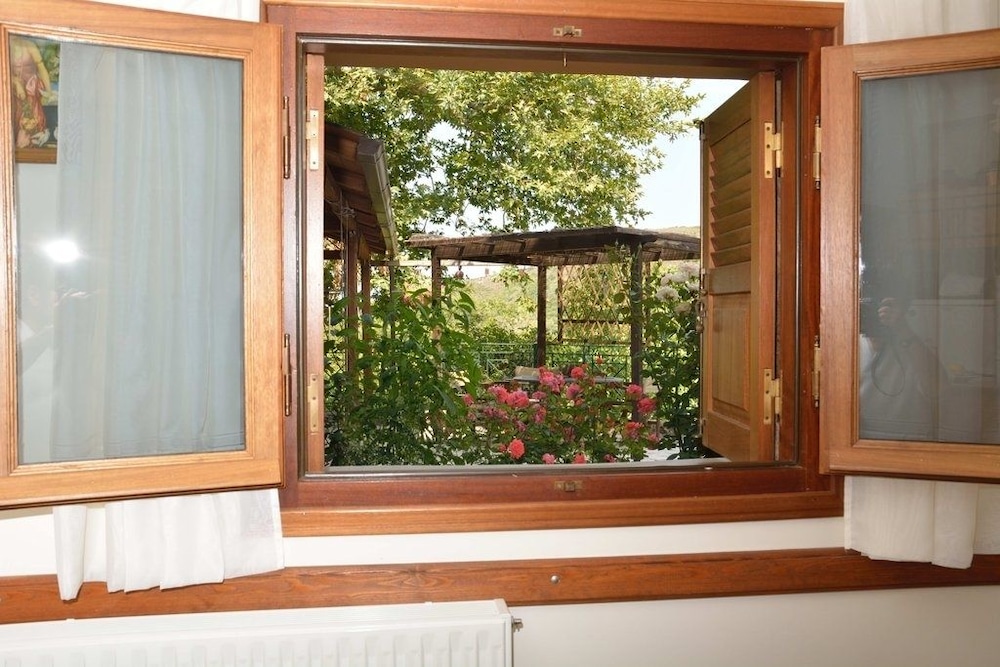 Evrostini Guest House