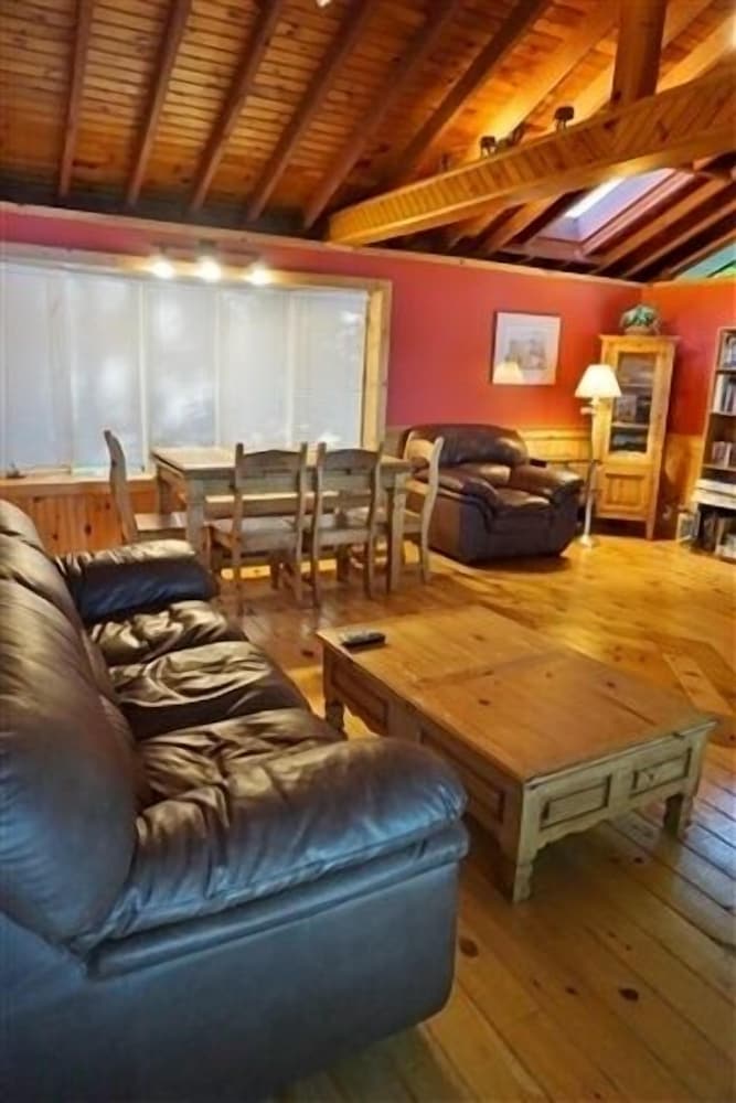 462 Paudash Lake 4 Bedroom Cottage