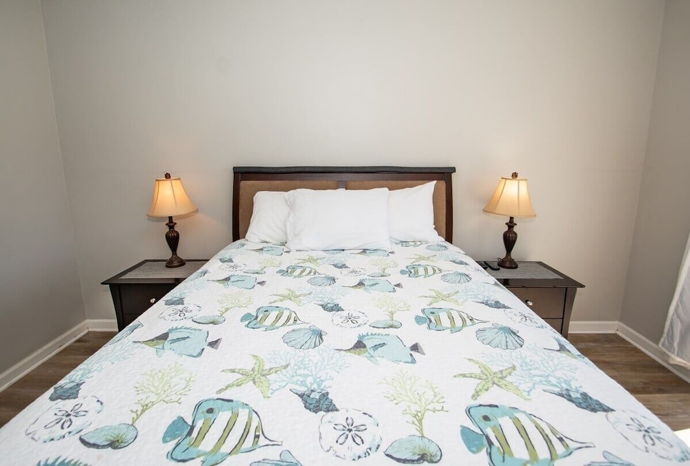 Waterway Village 17b 2 Bedroom Condo