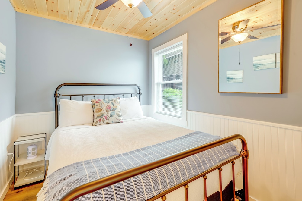 1 Mi to Village: Waterfront Oasis in Lake George!
