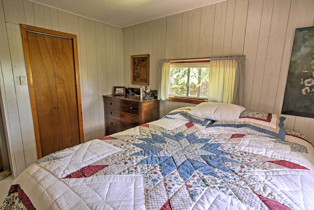 Rustic De Tour Village Cabin w/ Deck on Lake Huron