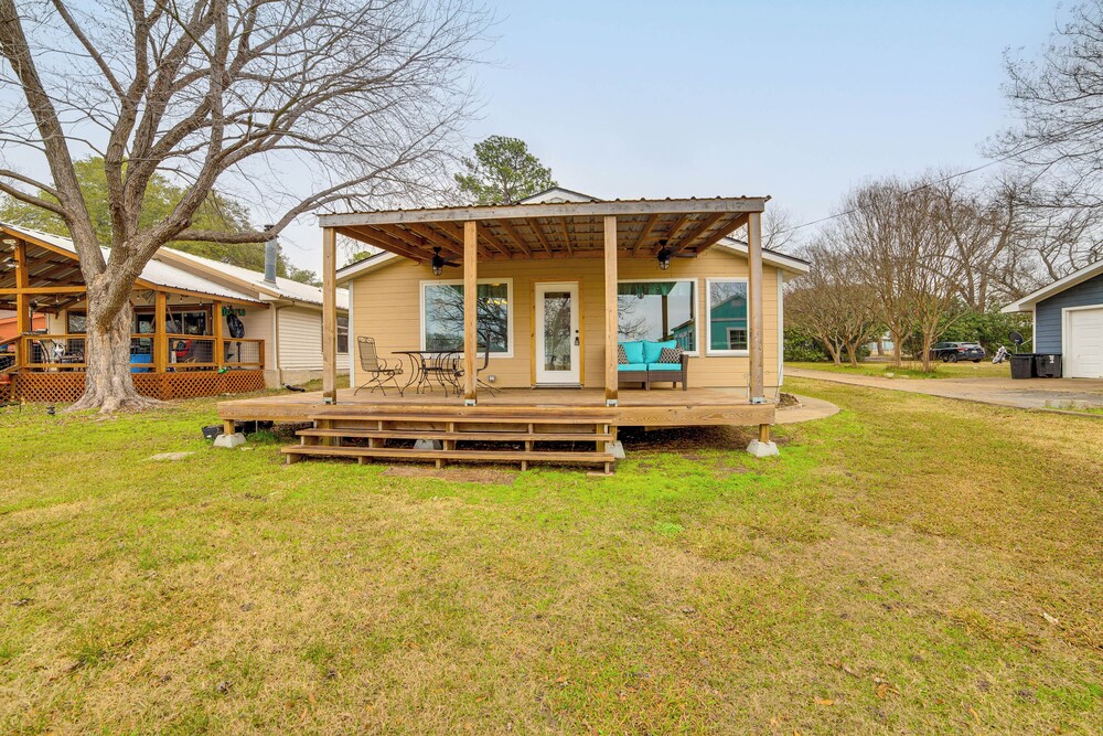 Waterfront Lake Tawakoni Home w/ Yard & Fire Pit