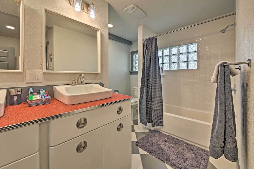 Retro Updated Blanco Abode - Steps to Main Street! view 5