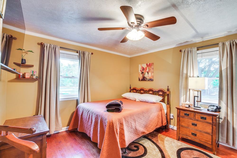 1 Mi to Fort Bragg: Family Home w/ Backyard