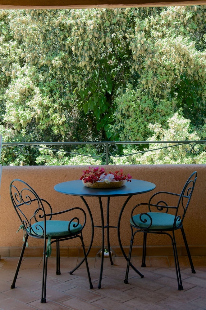 Residenza Turistica Torre delle Viole