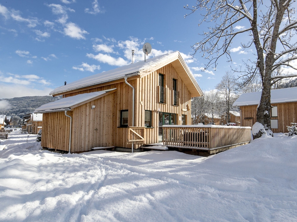 Modern Chalet in Sankt Georgen ob Murau with Hot Tub
