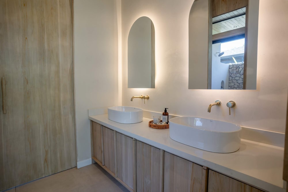 Chic 3BR Private Terrace Nature Views