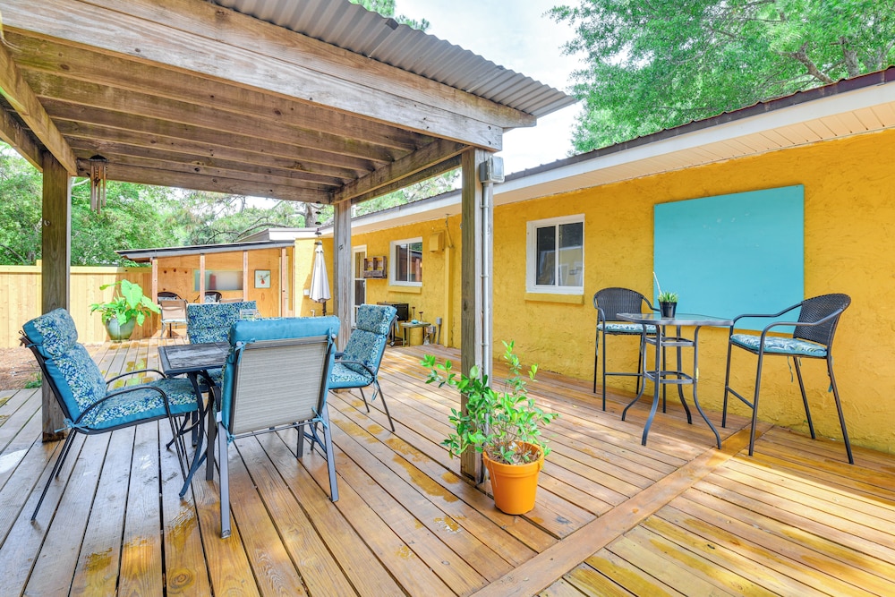 Fort Walton Beach Home ~ 2 Mi to Okaloosa Island!