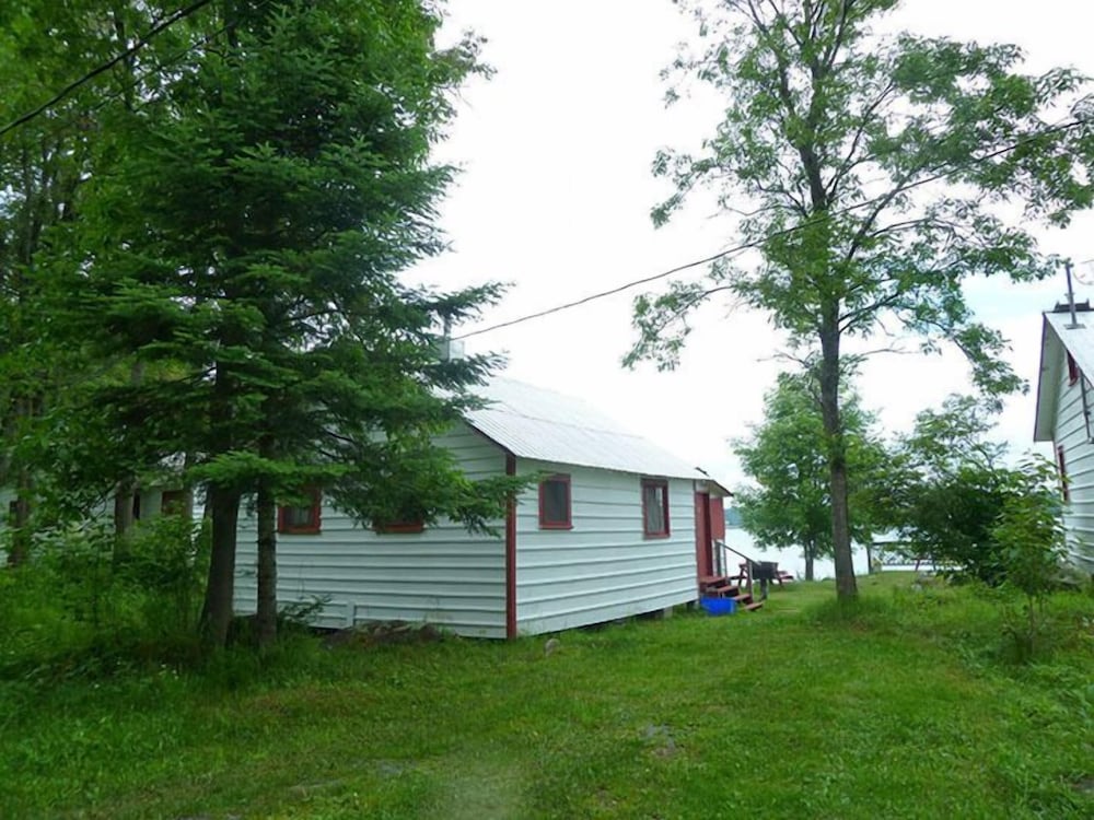Bruce Bay Cottages & Lighthouse