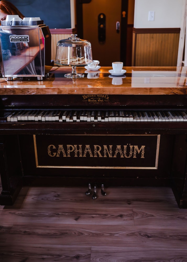 Capharnaüm Gîte - Boutique - Café view 2