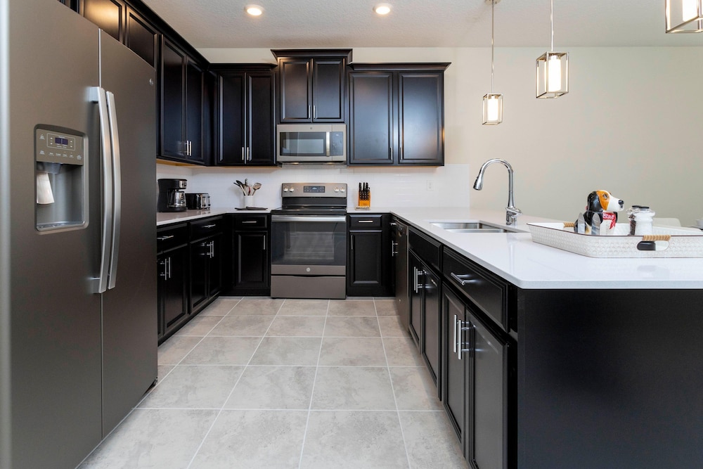 1133 DL - Chic Pet-friendly 3BR Townhome 8 Guests view 3