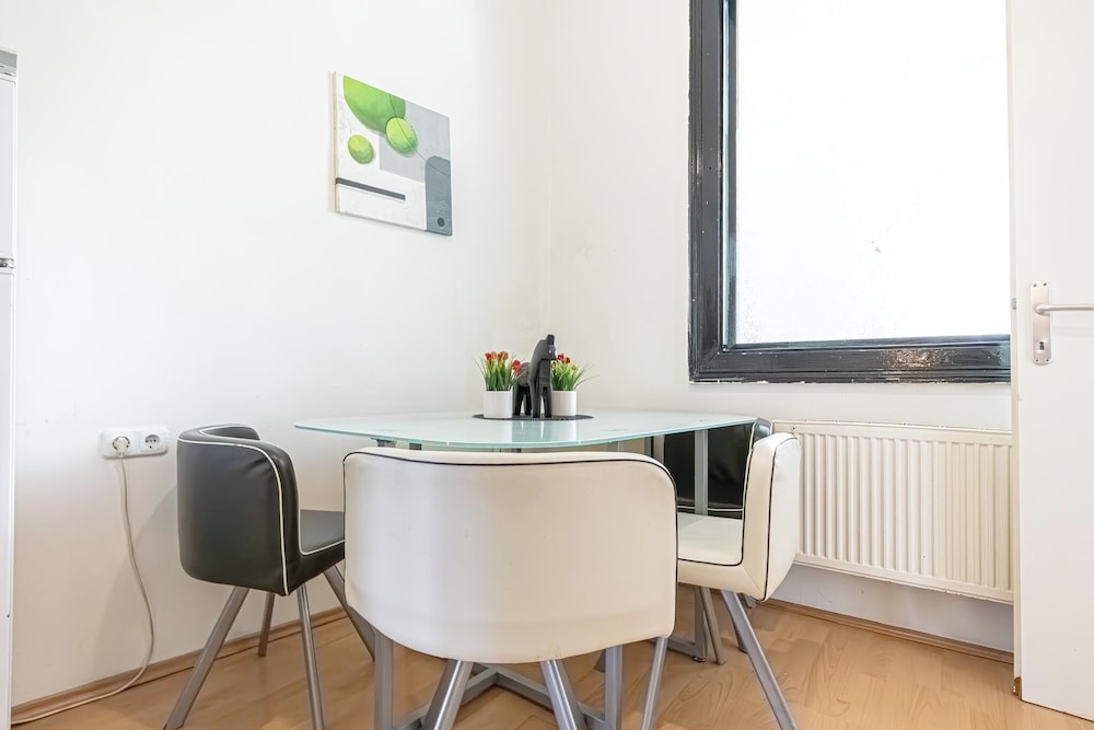 Private Room For Long Stay Stadthalle