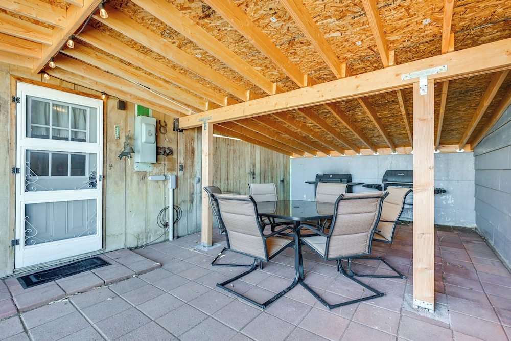 8 Mi to Hiking: Home w/ Patio in Dtwn Pioche