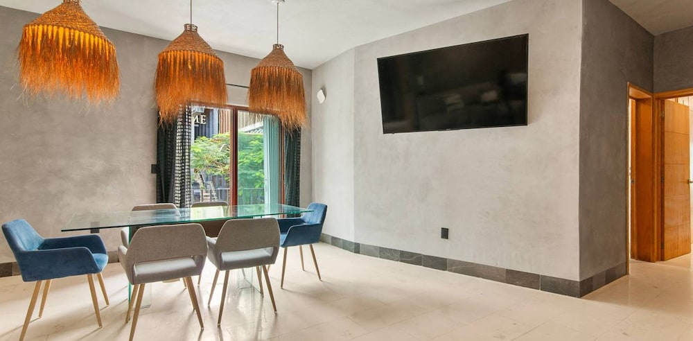 Prime 5th Ave Stay - 4BR With King Beds City Views