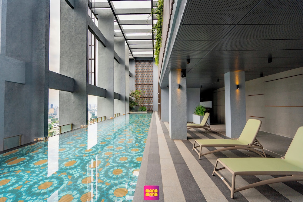 Millerz Square Sky Pool & Ham