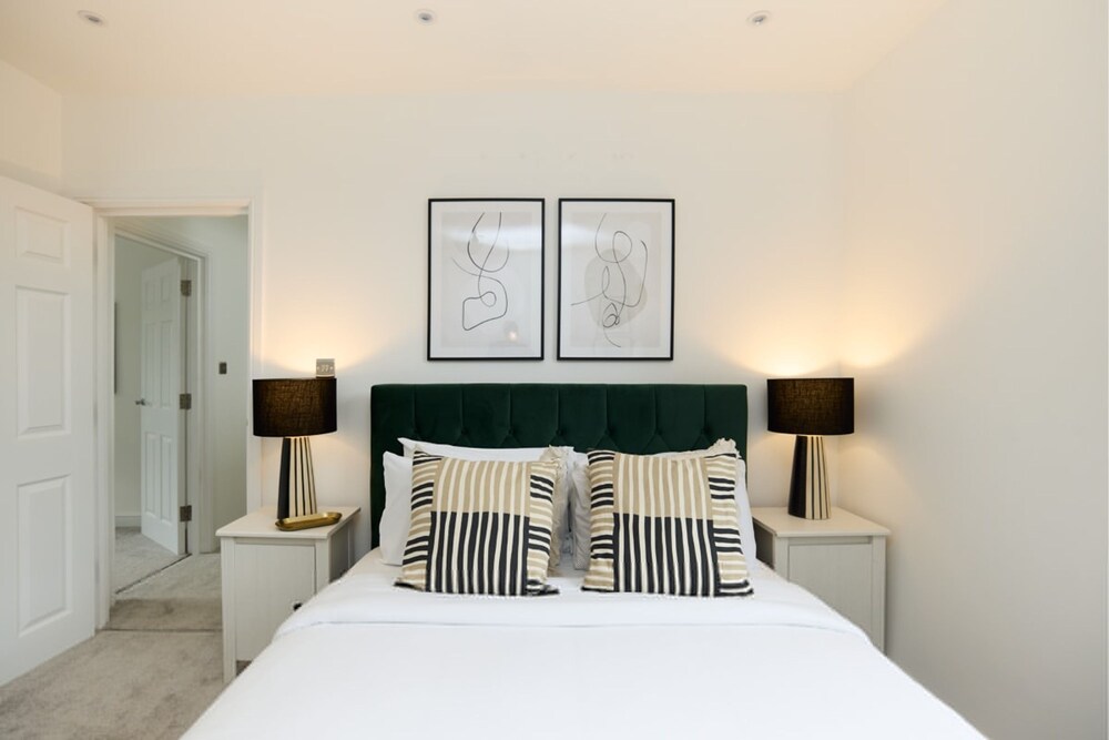 The Shepherd s Bush Wonder - Trendy 4bdr Home With Garden Terrace