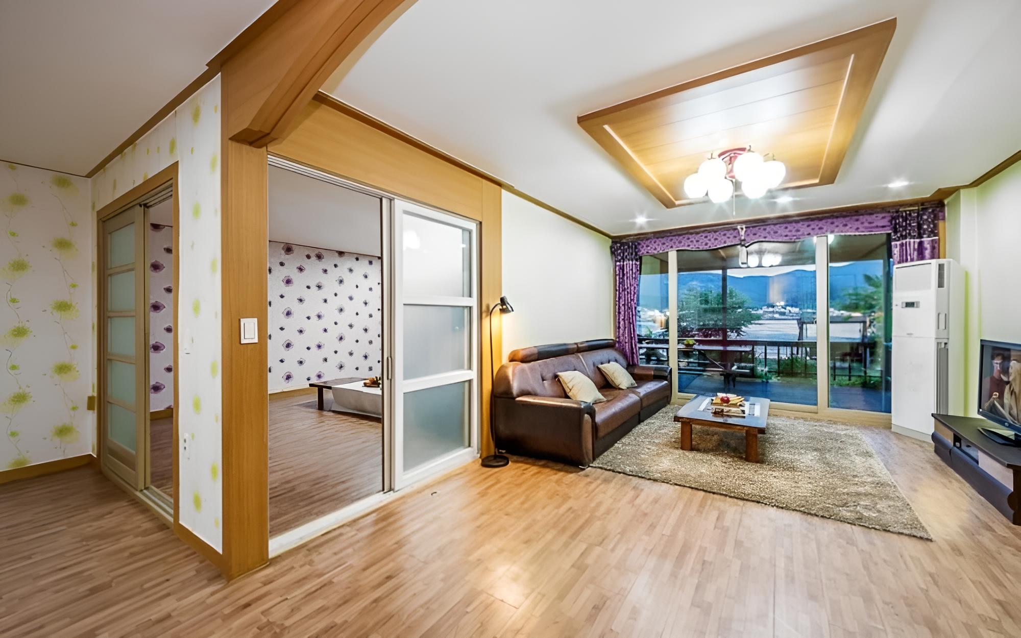 Tongyeong Evergreen Pension view 3