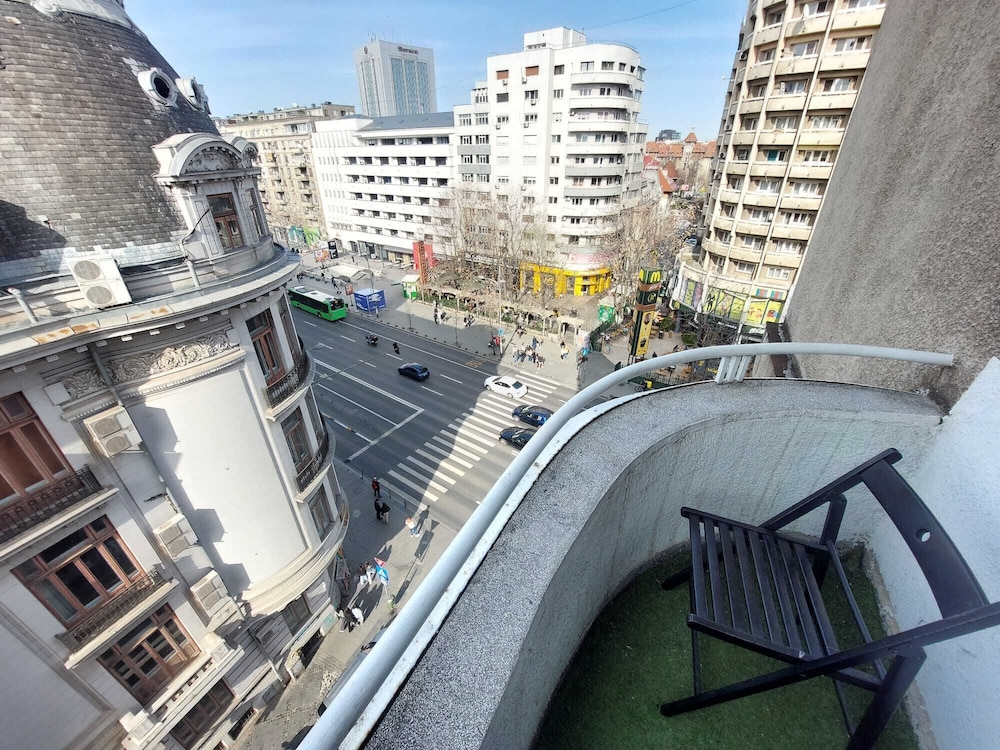 amzei square Apt