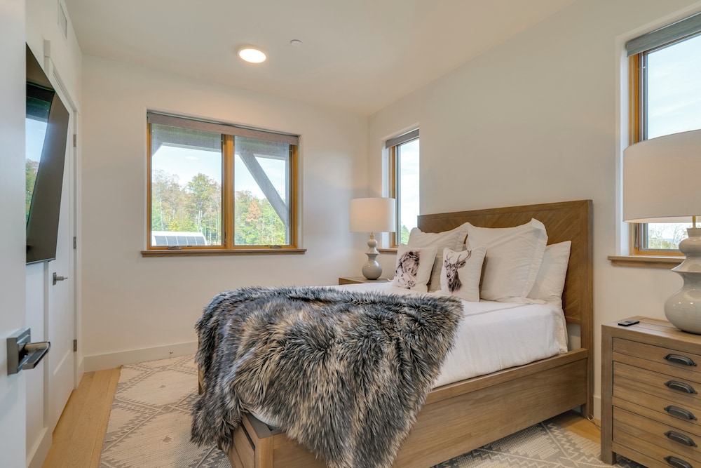 Ski-in/out Okemo Mountain Resort Condo w/ Balcony