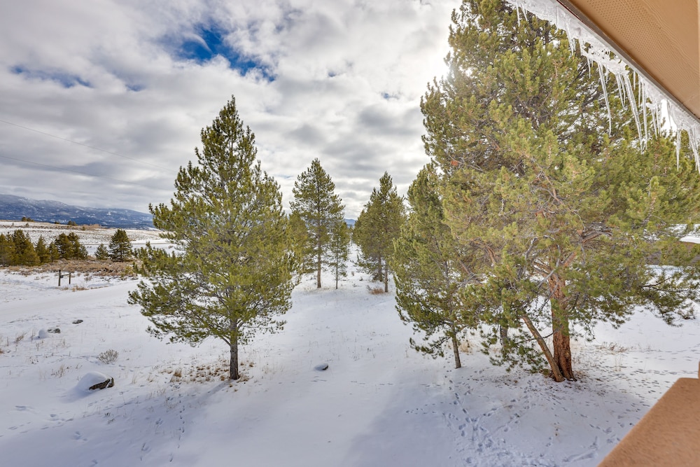 Enjoy Deck + Mtn Views: Grand Lake Retreat! view 3