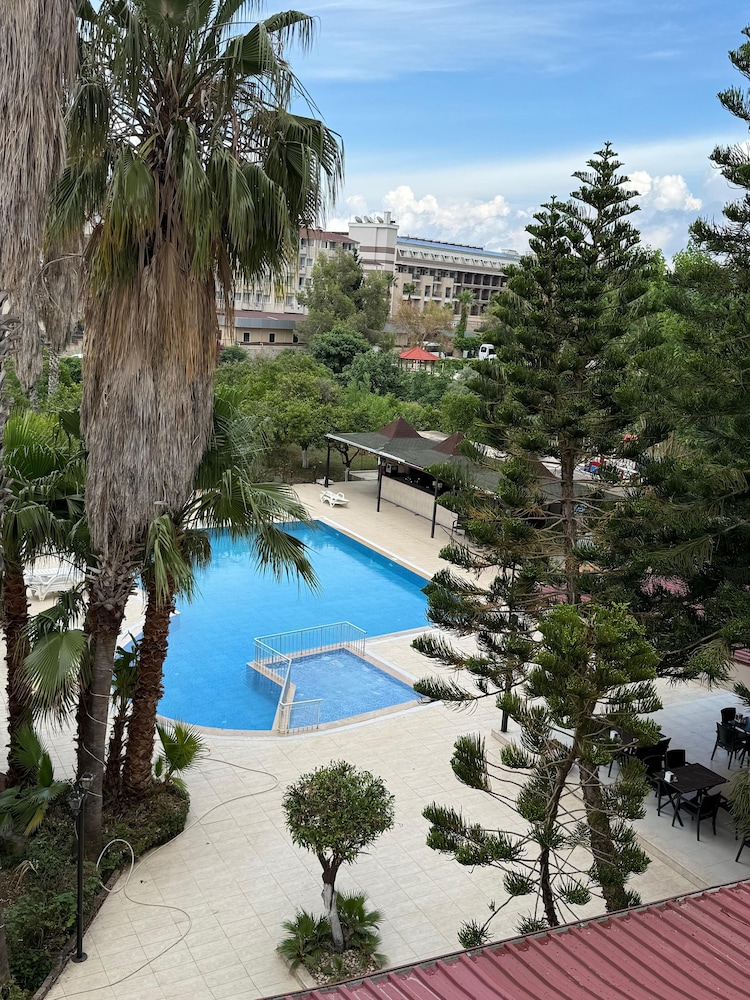 Rivador Hotel